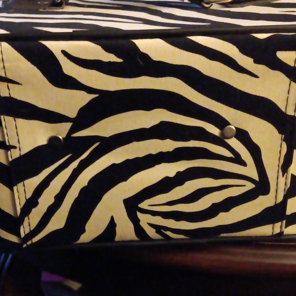 ❤️ FINAL REDUCTION LARGE ZEBRA COSMETIC CASE - Picture 7 of 8